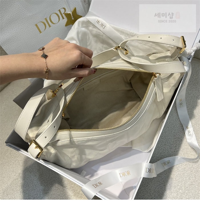 D I O R 디올 D-Journey 디저니 미디엄 백 라떼 매크로 까나쥬 Bag 12번 이미지