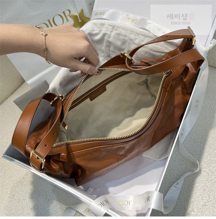 D I O R 디올 D-Journey 디저니 미디엄 백 카멜 매크로 까나쥬 Bag 11번 이미지