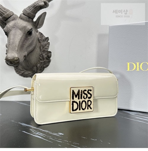 D I O R 디올 Miss Dior Graffiti 플랩백 Bag 32번 이미지