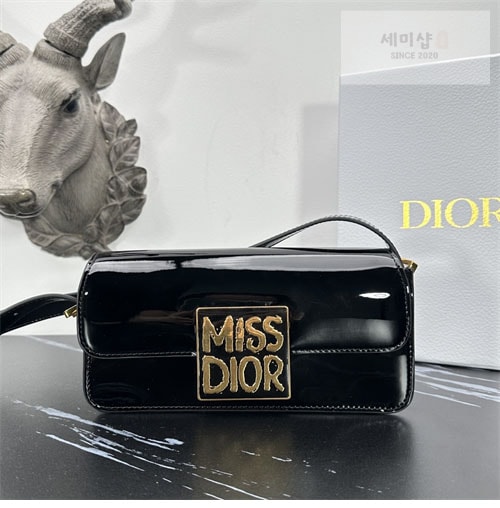 D I O R 디올 Miss Dior Graffiti 플랩백 Bag 33번 이미지