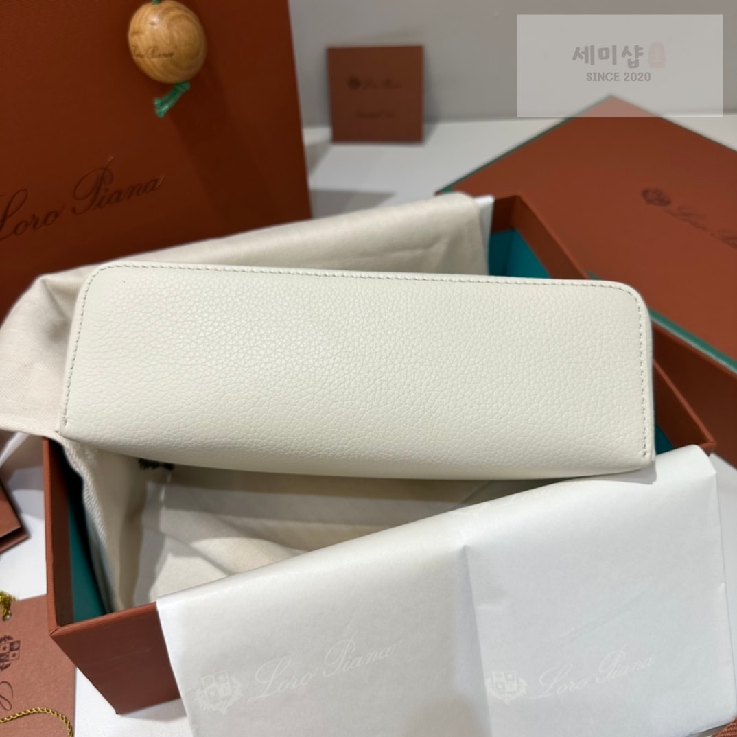 로로피아나 로로피아나 엑스트라 포켓 파우치 L19 위스퍼 화이트 Bag 4번 이미지