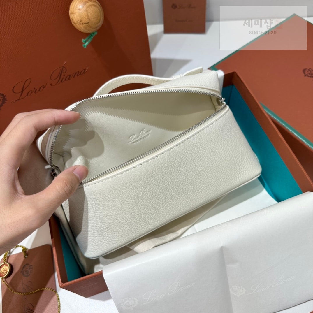 로로피아나 로로피아나 엑스트라 포켓 파우치 L19 위스퍼 화이트 Bag 8번 이미지