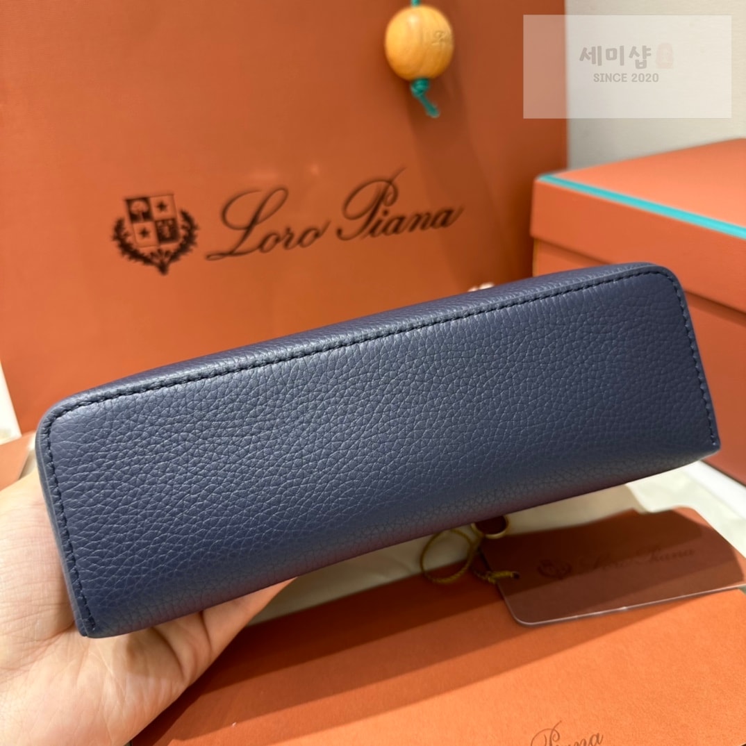 로로피아나 로로피아나 엑스트라 포켓 파우치 L19 블루 네이비 Bag 4번 이미지