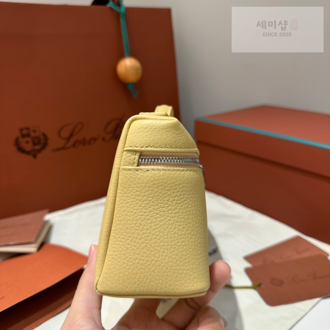로로피아나 로로피아나 엑스트라 포켓 파우치 L19 커스터드 Bag 3번 이미지
