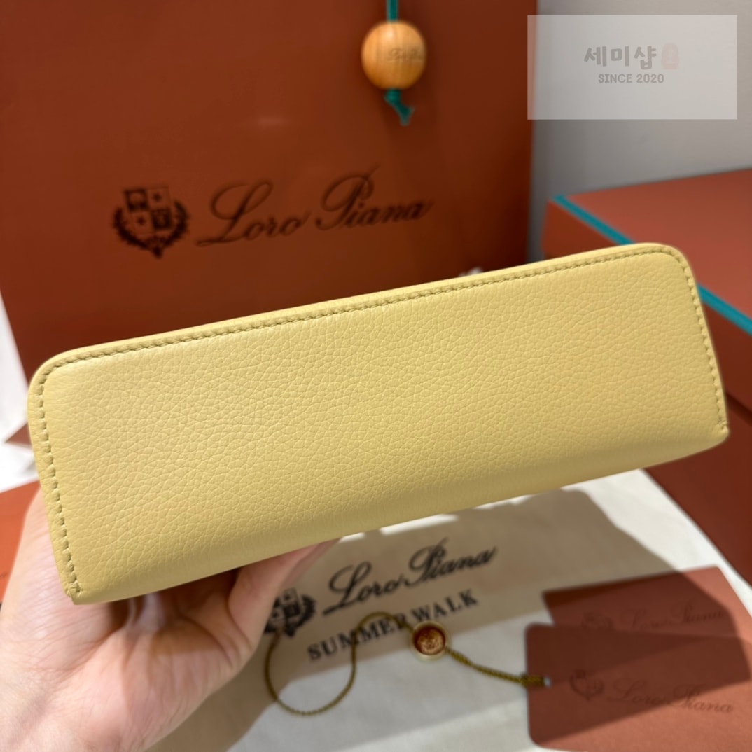로로피아나 로로피아나 엑스트라 포켓 파우치 L19 커스터드 Bag 4번 이미지