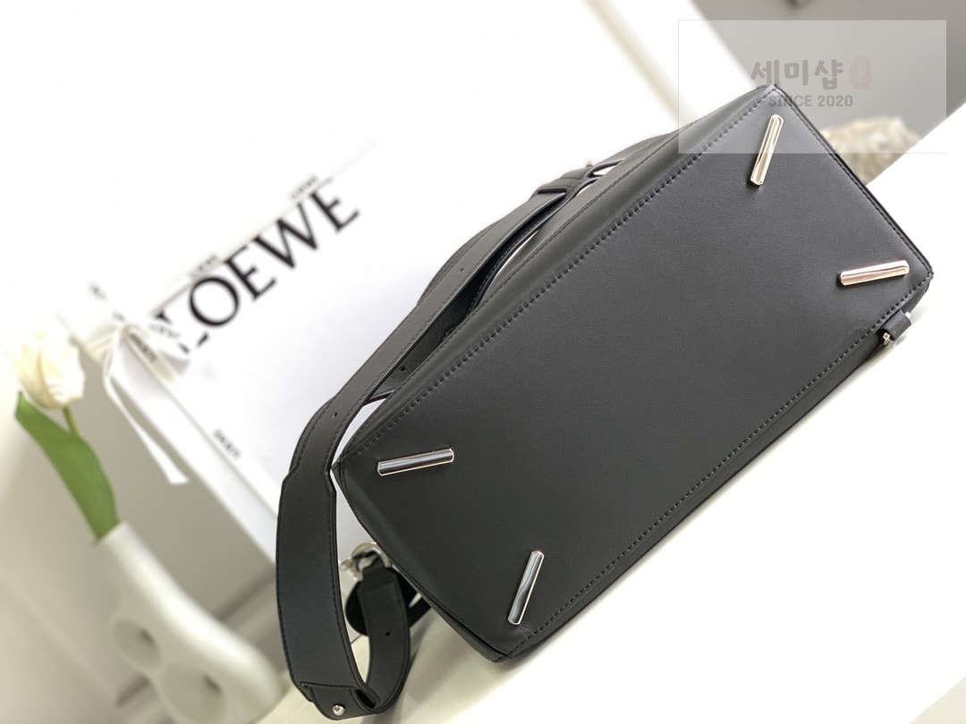 Loewe 로에베 라지 샤이니 카프스킨 퍼즐 백 35*17*24CM Bag 3번 이미지