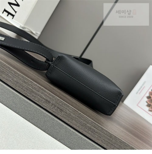 Loewe 로에베 버티컬 T 포켓 크로스백 Bag 6번 이미지