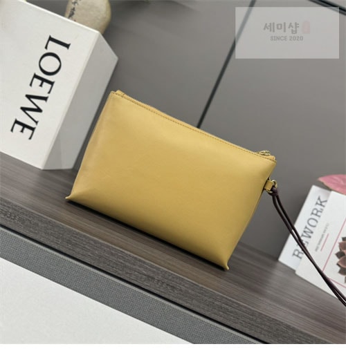 Loewe 로에베 샤이니 나파 파우치 클러치백 Bag 4번 이미지