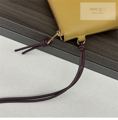 Loewe 로에베 샤이니 나파 파우치 클러치백 Bag 32번 이미지