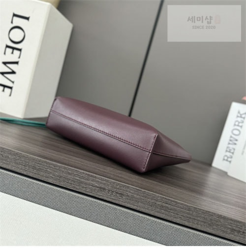Loewe 로에베 샤이니 나파 파우치 클러치백 Bag 18번 이미지