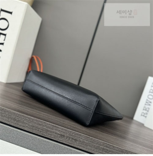 Loewe 로에베 샤이니 나파 파우치 클러치백 Bag 19번 이미지