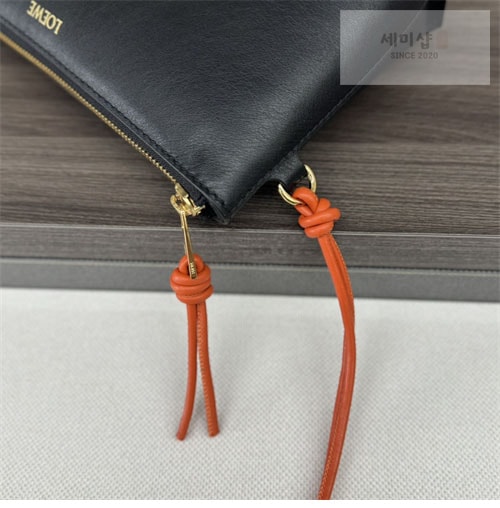 Loewe 로에베 샤이니 나파 파우치 클러치백 Bag 38번 이미지