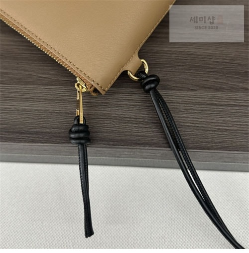 Loewe 로에베 샤이니 나파 파우치 클러치백 Bag 2번 이미지