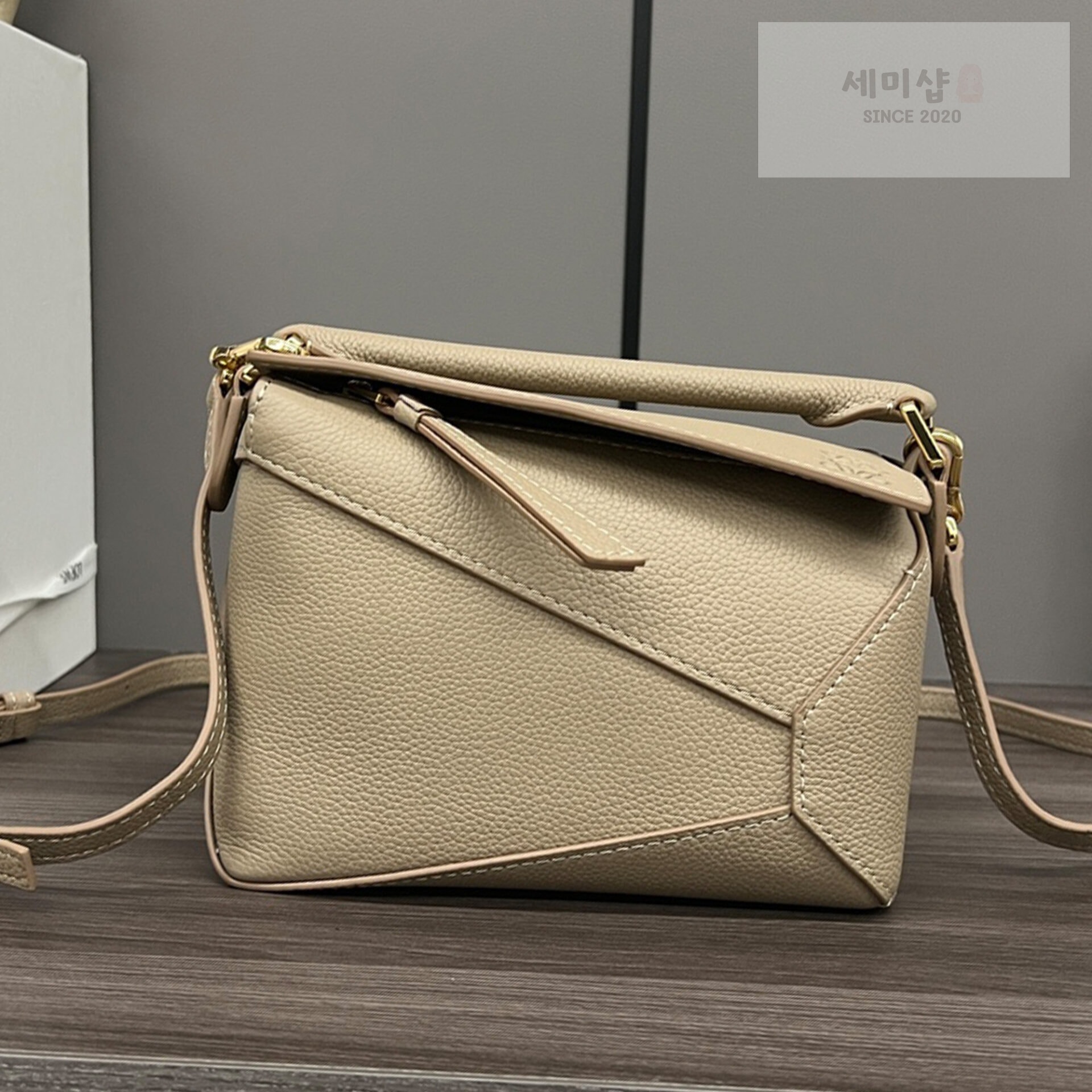 Loewe 로에베 소프트 그레인 카프스킨 미니 퍼즐 백 18*12.5*8CM Bag 8번 이미지