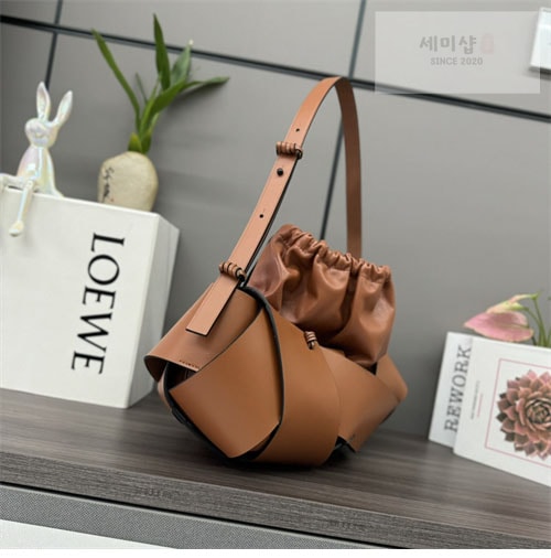 Loewe 로에베 인터레이스 호보백 2컬러 Bag 8번 이미지