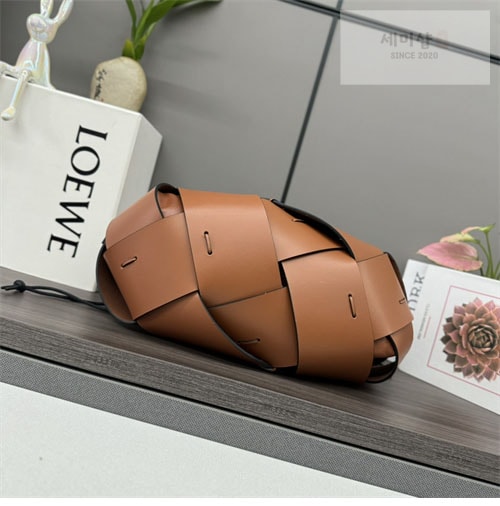 Loewe 로에베 인터레이스 호보백 2컬러 Bag 3번 이미지