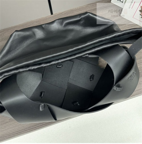 Loewe 로에베 인터레이스 호보백 2컬러 Bag 19번 이미지