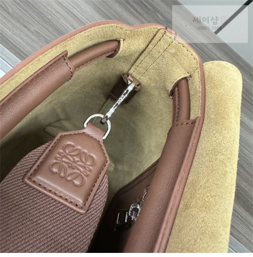 Loewe 로에베 카프스킨 플라멩코 사첼 메신저 크로스백 Bag 22번 이미지