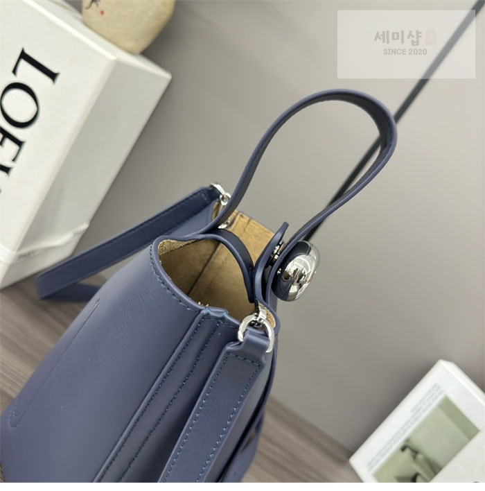 Loewe 로에베 페블 미니 버킷백 Bag 4번 이미지