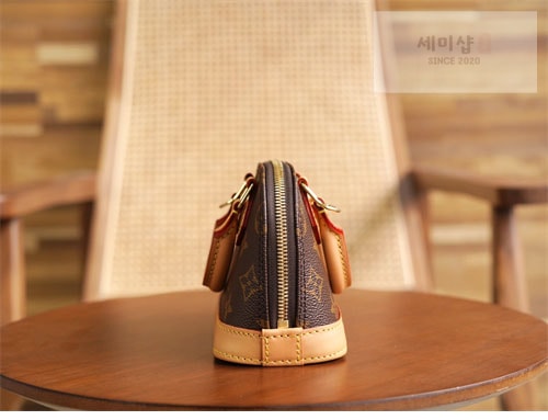 Louis Vuitton 루이비통 나노 알마 모노그램 숄더백 M82717 모노그램 Bag 15번 이미지