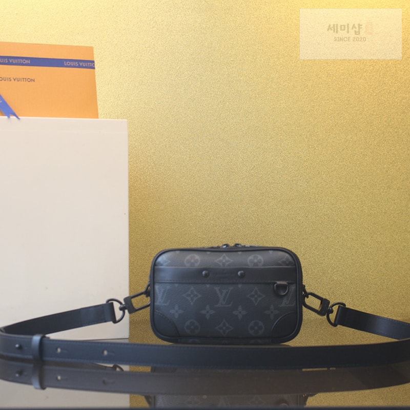 Louis Vuitton 루이비통 나노 알파 크로스백 이클립스 모노그램 M82542 이클립스 모노그램 Bag 6번 이미지