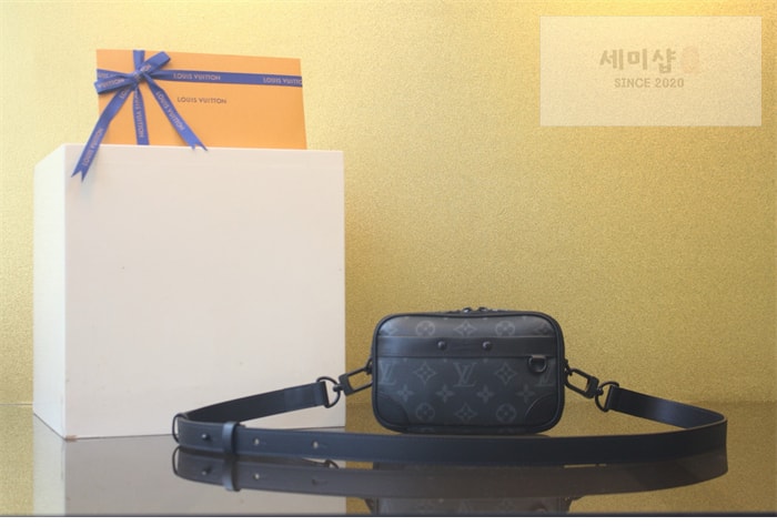 Louis Vuitton 루이비통 나노 알파 크로스백 이클립스 모노그램 M82542 이클립스 모노그램 Bag 1번 이미지