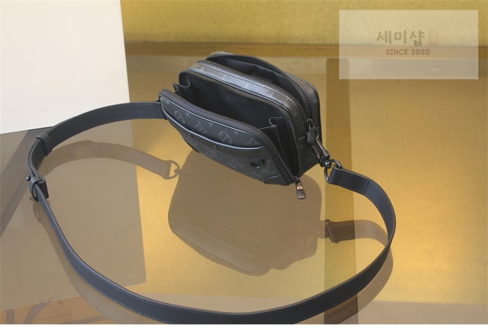 Louis Vuitton 루이비통 나노 알파 크로스백 이클립스 모노그램 M82542 이클립스 모노그램 Bag 8번 이미지