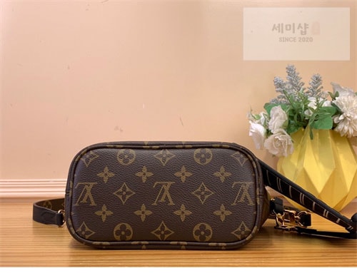 Louis Vuitton 루이비통 네버풀 반둘리에 인사이드 아웃 BB " 4 Color " 핑크 Bag 3번 이미지
