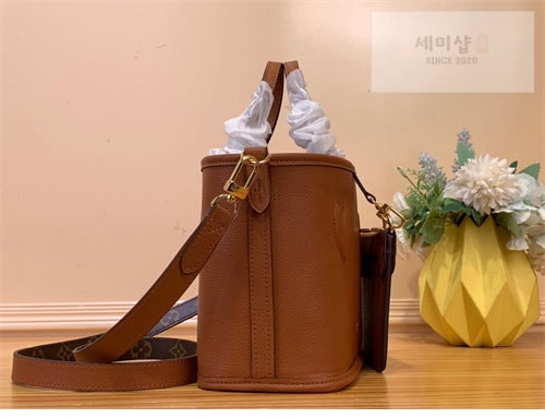 Louis Vuitton 루이비통 네버풀 반둘리에 인사이드 아웃 BB " 4 Color " 핑크 Bag 24번 이미지