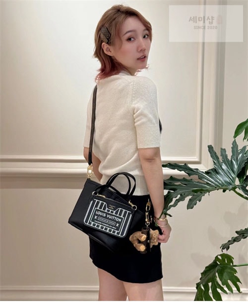 Louis Vuitton 루이비통 네버풀 반둘리에 인사이드 아웃 BB " 4 Color " 핑크 Bag 23번 이미지