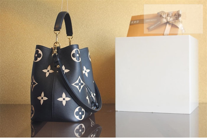Louis Vuitton 루이비통 네오노에 MM 앙프렝뜨 모노그램 M45497 블랙 바이컬러 Bag 11번 이미지