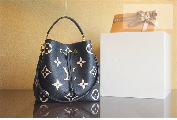Louis Vuitton 루이비통 네오노에 MM 앙프렝뜨 모노그램 M45497 블랙 바이컬러 Bag 9번 이미지