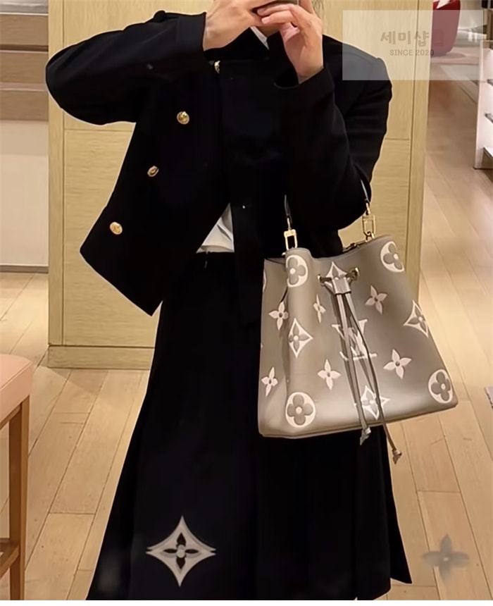 Louis Vuitton 루이비통 네오노에 MM 앙프렝뜨 모노그램 M45555 갈렛 바이컬러 Bag 8번 이미지
