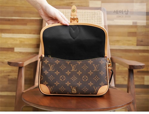 Louis Vuitton 루이비통 다이앤 PM M45985 모노그램 Bag 11번 이미지