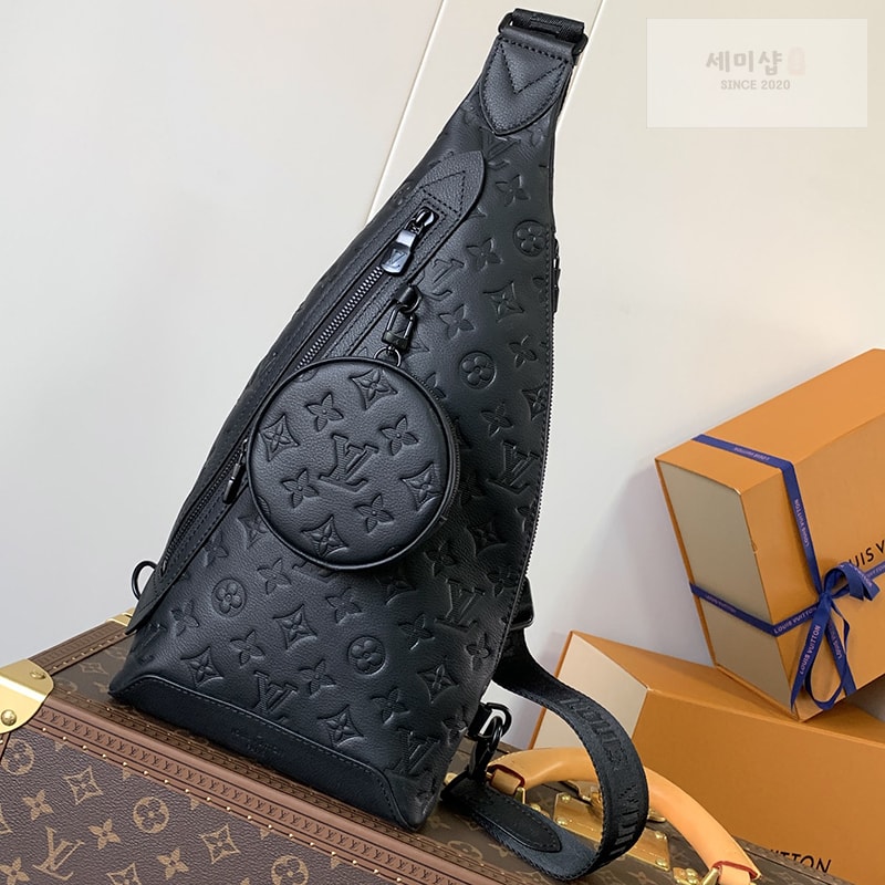 Louis Vuitton 루이비통 듀오 슬링백 쉐도우 모노그램 M21890 블랙 Bag 3번 이미지