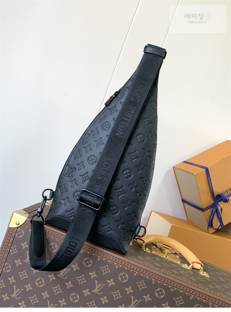 Louis Vuitton 루이비통 듀오 슬링백 쉐도우 모노그램 M21890 블랙 Bag 11번 이미지