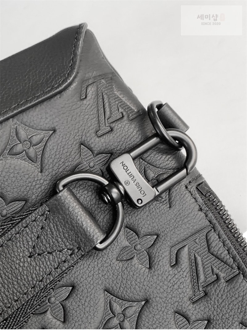 Louis Vuitton 루이비통 듀오 슬링백 쉐도우 모노그램 M21890 블랙 Bag 2번 이미지