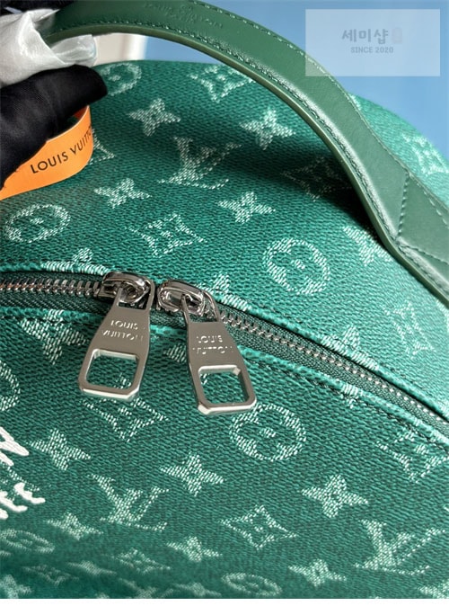 Louis Vuitton 루이비통 디스커버리 모노그램 백팩 M12780 그린 Bag 8번 이미지
