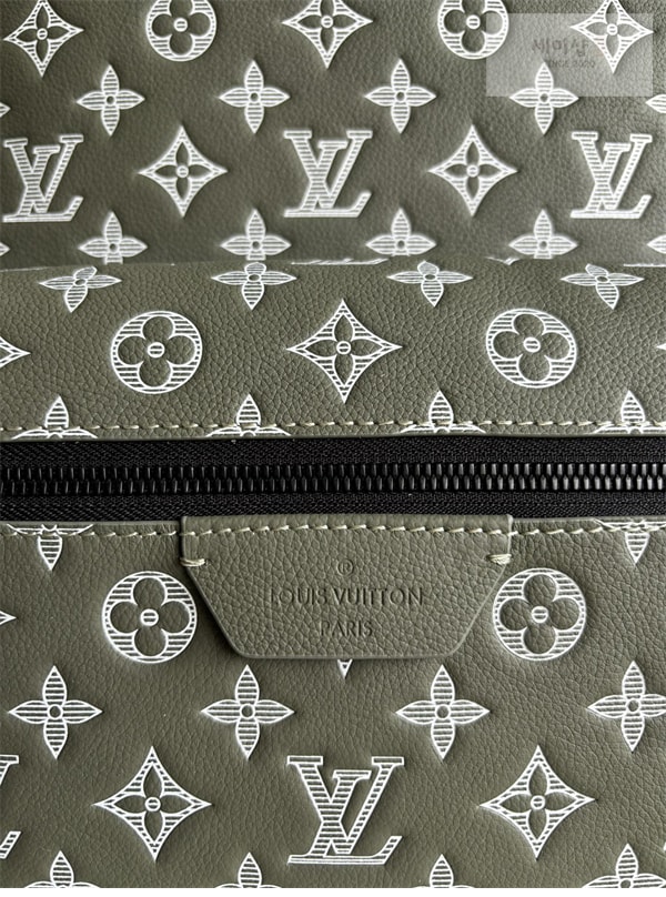 Louis Vuitton 루이비통 디스커버리 백팩 그린 쉐도우 모노그램 M12463 올리브 그린 Bag 4번 이미지