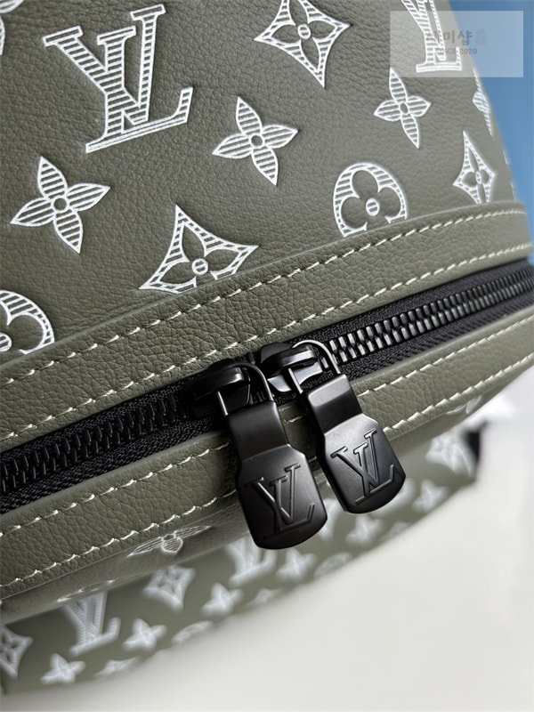 Louis Vuitton 루이비통 디스커버리 백팩 그린 쉐도우 모노그램 M12463 올리브 그린 Bag 6번 이미지