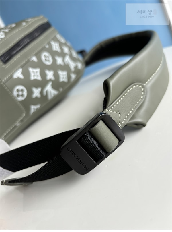 Louis Vuitton 루이비통 디스커버리 백팩 그린 쉐도우 모노그램 M12463 올리브 그린 Bag 8번 이미지