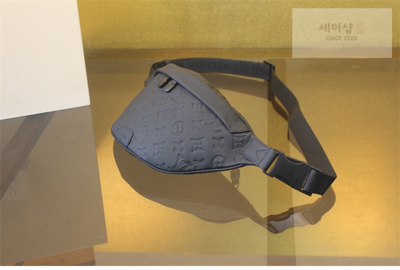Louis Vuitton 루이비통 디스커버리 범백 PM 섀도우 모노그램 M46036 블랙 Bag 5번 이미지