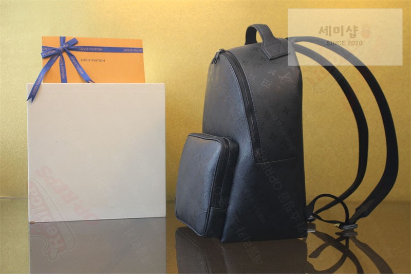 Louis Vuitton 루이비통 디스커버리 카고 백팩 모노그램 미드나잇 M26765 모노그램 미드나잇 Bag 3번 이미지