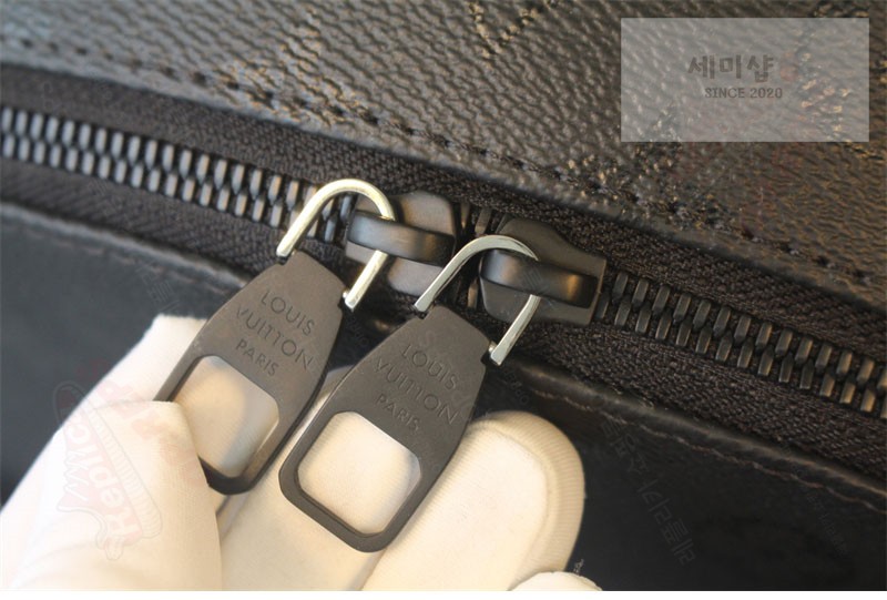 Louis Vuitton 루이비통 디스커버리 카고 백팩 모노그램 미드나잇 M26765 모노그램 미드나잇 Bag 6번 이미지
