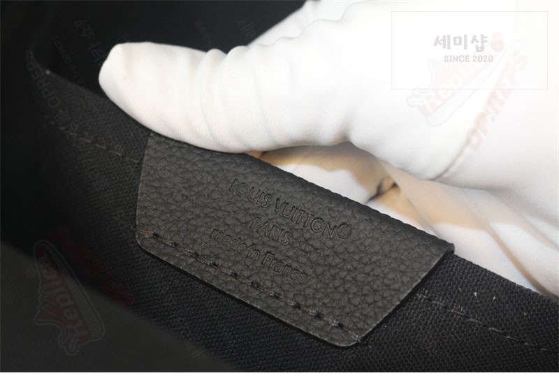 Louis Vuitton 루이비통 디스커버리 카고 백팩 모노그램 미드나잇 M26765 모노그램 미드나잇 Bag 8번 이미지