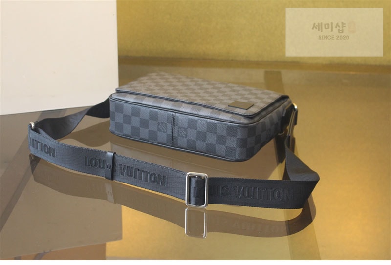 Louis Vuitton 루이비통 디스트릭트 메신저 백 PM 다미에 그라파이트 N42710 이클립스 다미에 Bag 4번 이미지