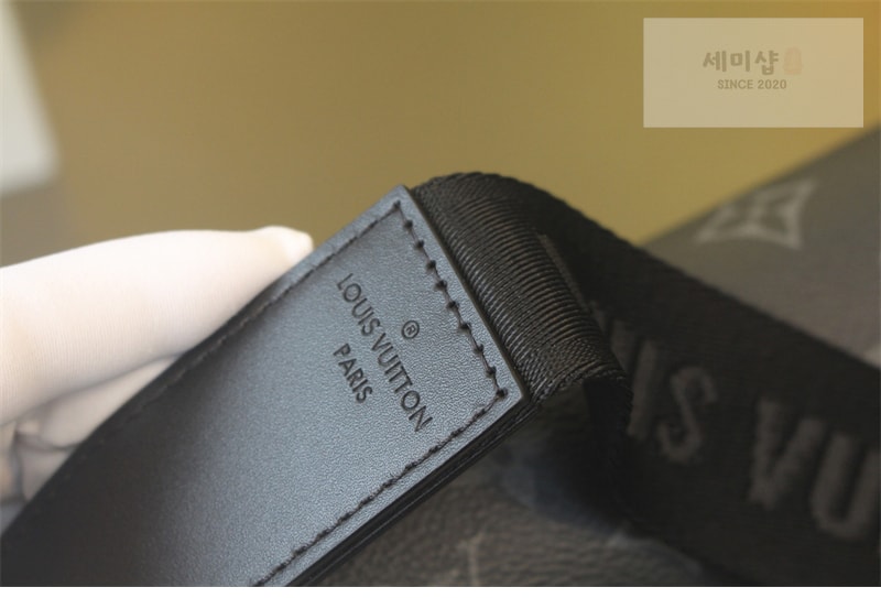 Louis Vuitton 루이비통 디스트릭트 PM 이클립스 모노그램 M46255 이클립스 모노그램 Bag 4번 이미지