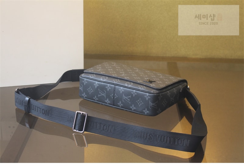 Louis Vuitton 루이비통 디스트릭트 PM 이클립스 모노그램 M46255 이클립스 모노그램 Bag 5번 이미지