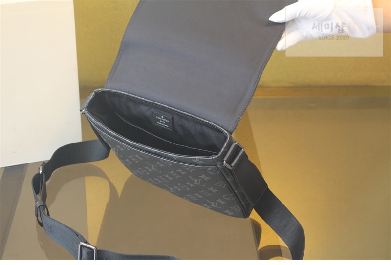 Louis Vuitton 루이비통 디스트릭트 PM 이클립스 모노그램 M46255 이클립스 모노그램 Bag 3번 이미지