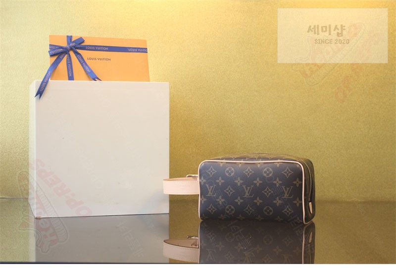 Louis Vuitton 루이비통 락커 돕 키트 모노그램 캔버스 M83112 모노그램 캔버스 Bag 2번 이미지